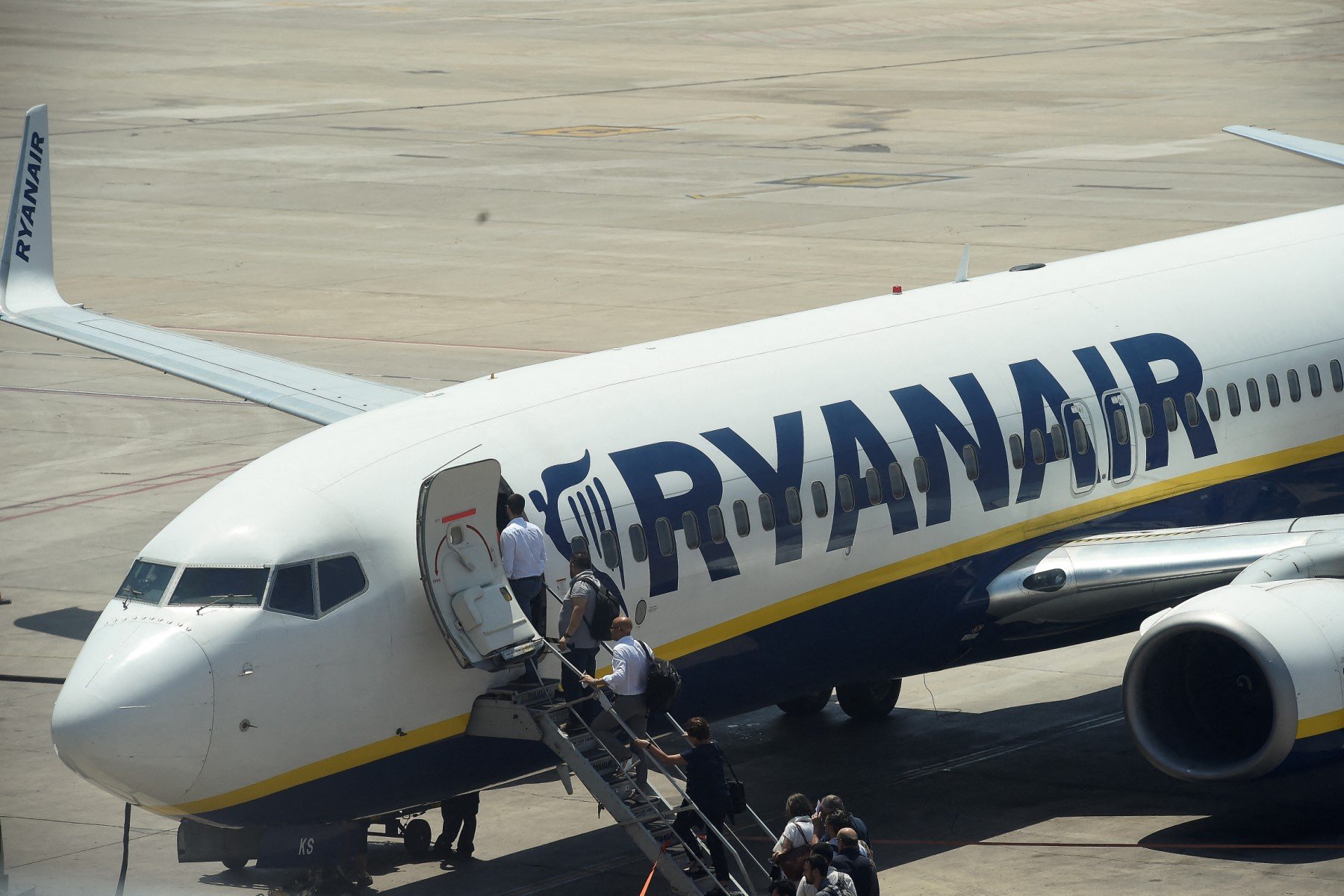 Spain fines airlines €150 million for abusive practices against passengers thumbnail