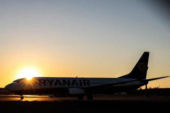 Ryanair says it will close its Bordeaux base