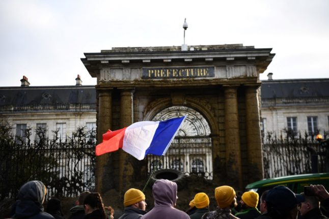 Protests at French préfecture over slow carte de séjour renewals