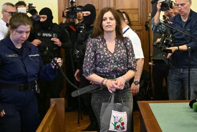 Ilaria Salis: Italian activist goes on trial in Hungary assault case