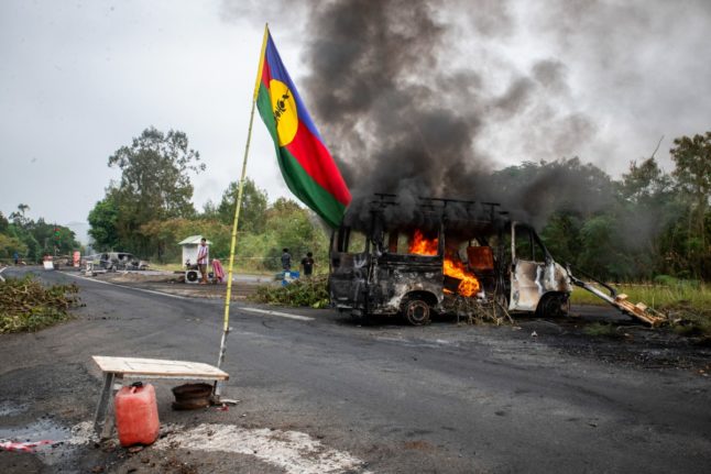 French forces smash roadblocks in bid to clear key New Caledonia road