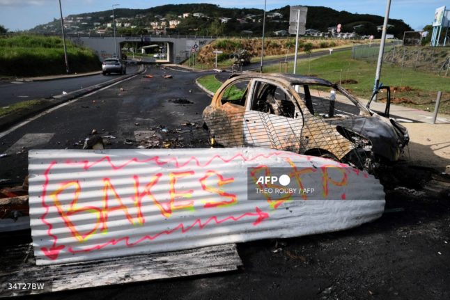 New Caledonia separatists defy French efforts to unblock roads