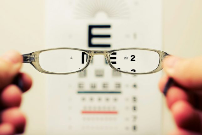 Could glasses and contact lenses soon be covered by Swiss health insurance?