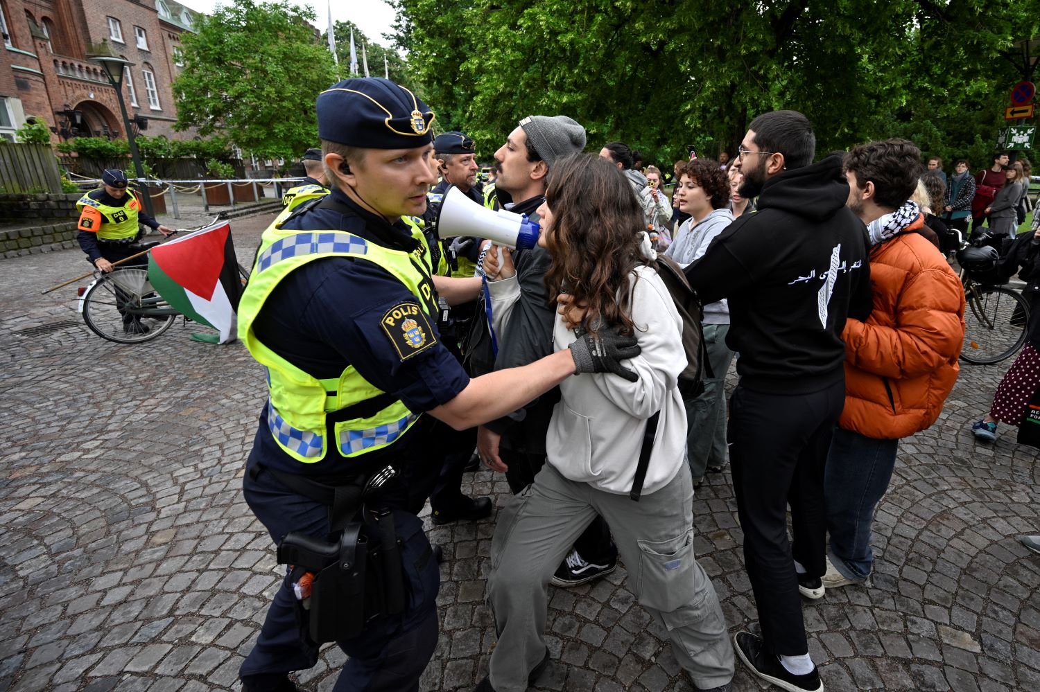 Ambulance attacked at Lund University anti-Israel tent protest