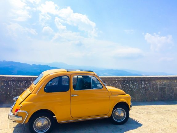Reader question: Can I drive a friend or relative's car in Italy?