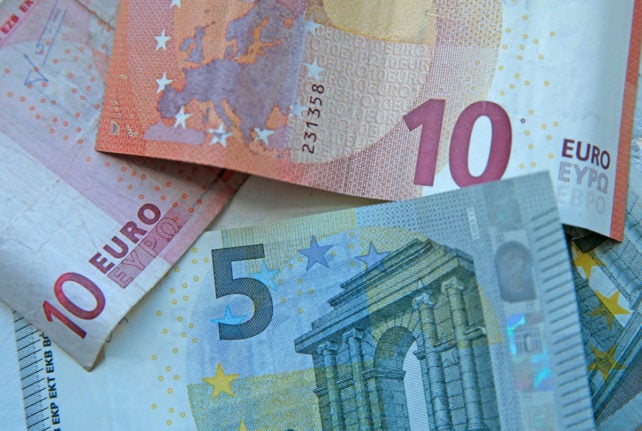 Sweden shows less than half-hearted support for euro despite weak krona