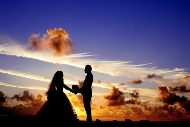 couple gets married at sunset