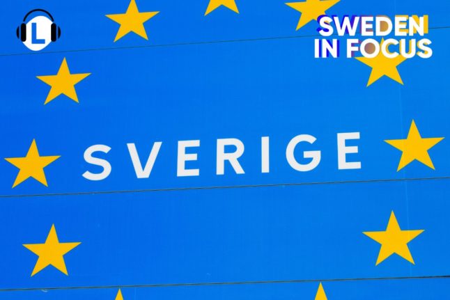 Sverige sign with EU stars