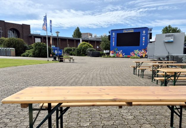 A public viewing area in Cologne closed off due to weather warnings.