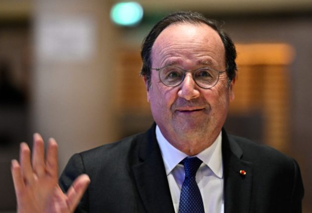 Former French President Francois Hollande waves as he arrives to attend the annual dinner of the Representative Council of Jewish Institutions of France at the Louvre Carrousel in Paris