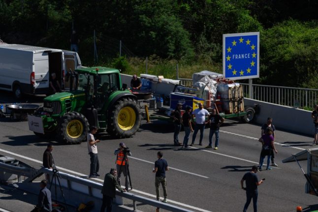 Farmers' blockades along French-Spanish border begin to break up
