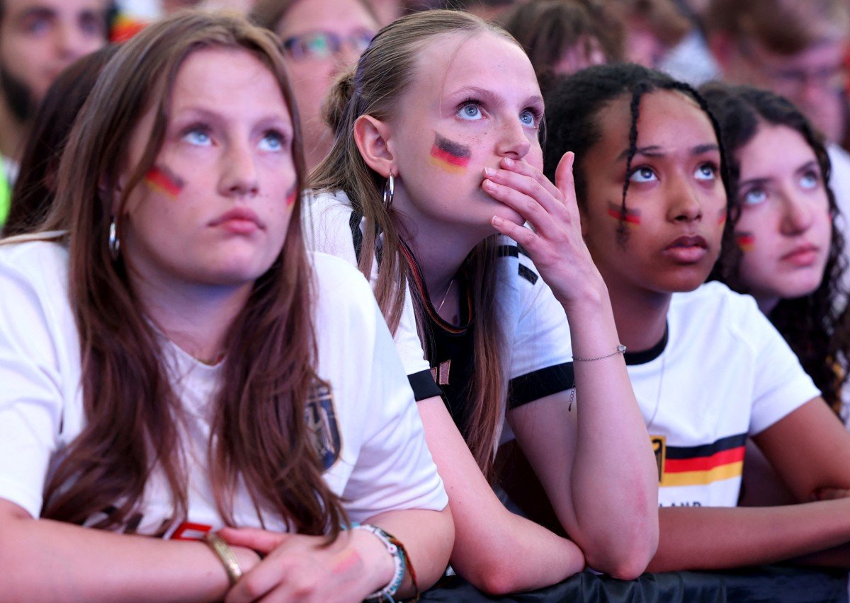 Fans of the German national football team gather on June 23, 2024 in Berlin at the fan zone close to Berlin's landmark Brandenburg Gate.