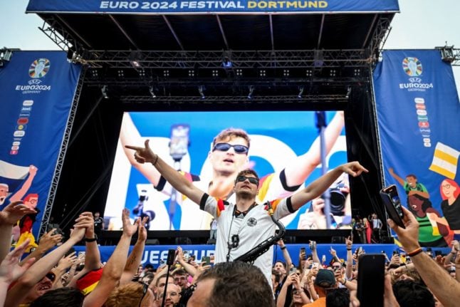 German fans dance to the tune of the 'saxophone guy'