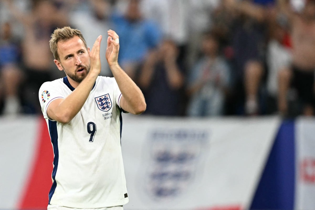 England's forward #09 Harry Kane acknowledges the public at the end of the UEFA Euro 2024 round of 16 football match between England and Slovakia at the Arena AufSchalke in Gelsenkirchen on June 30, 2024. 