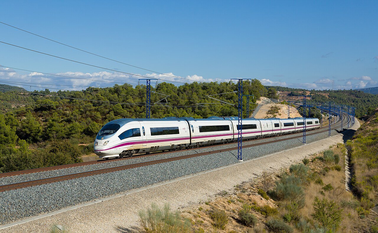 Renfe offers train tickets from €7 to travel around Spain this summer
