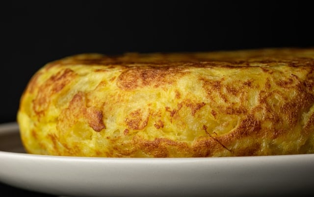 Spanish tortilla crowned best tapa according to locals and foreigners thumbnail