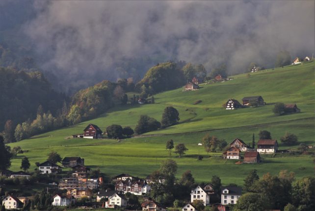 Why are more and more residents moving out of Swiss cities?