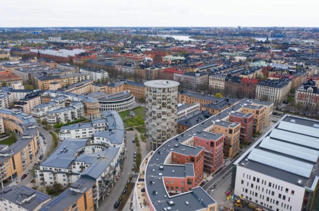 Do Swedish property market experts expect house prices to rise this summer?