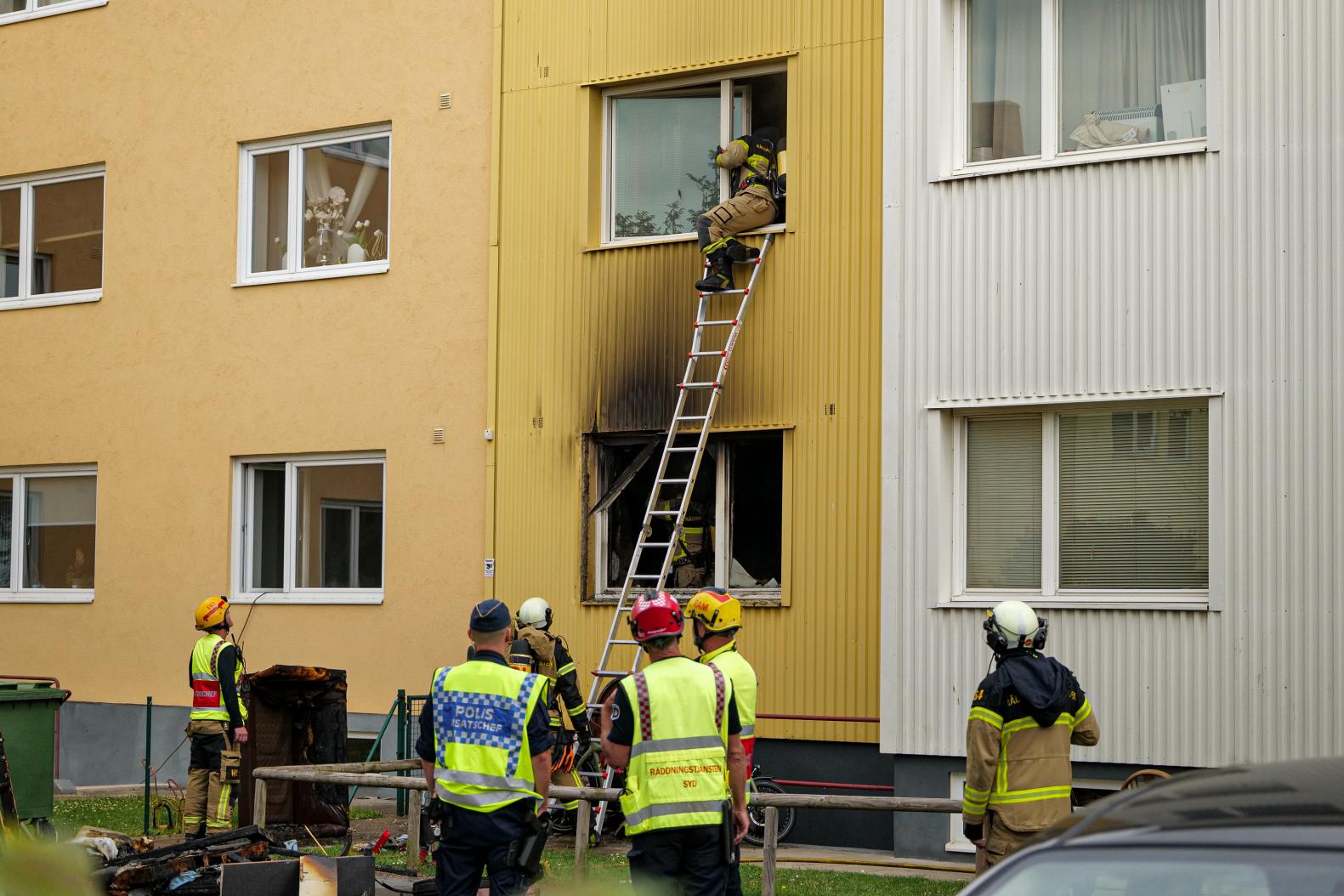 
            Seven people taken to hospital after bike battery explosion in Malmö apartment
        