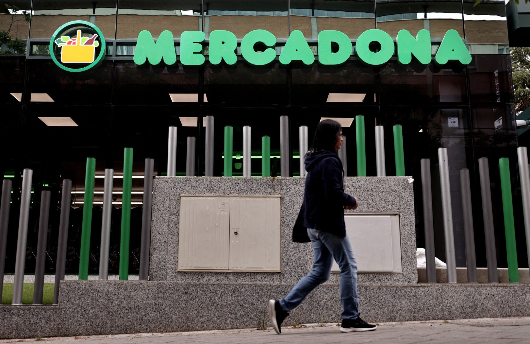 Dentro de España: Coqueteo en Mercadona y la protesta turística más extraña hasta la fecha