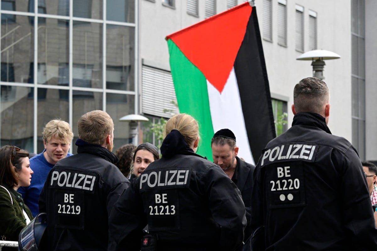 Woman fined in Berlin for using pro-Palestinian slogan