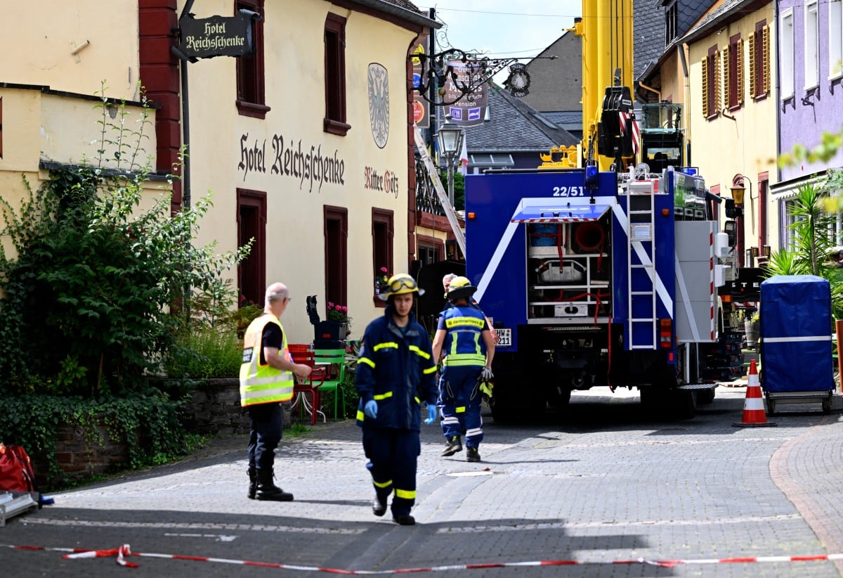 Two dead and seven rescued after hotel collapse in Germany’s Moselle valley