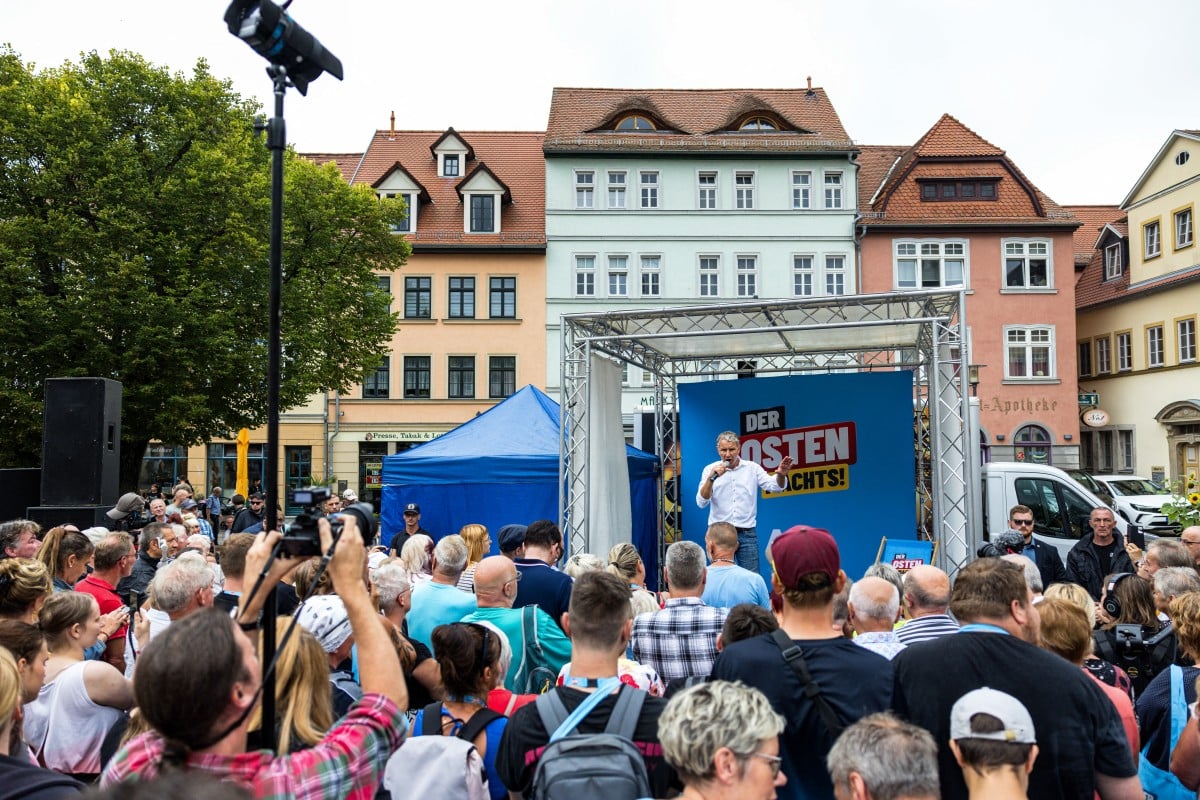 Supporters gather as Björn Höcke, leader and top candidate of the far-right Alternative for Germany (AfD) party in the eastern German state of Thuringia, addresses an election campaign event in Apolda, eastern Germany on August 18, 2024.