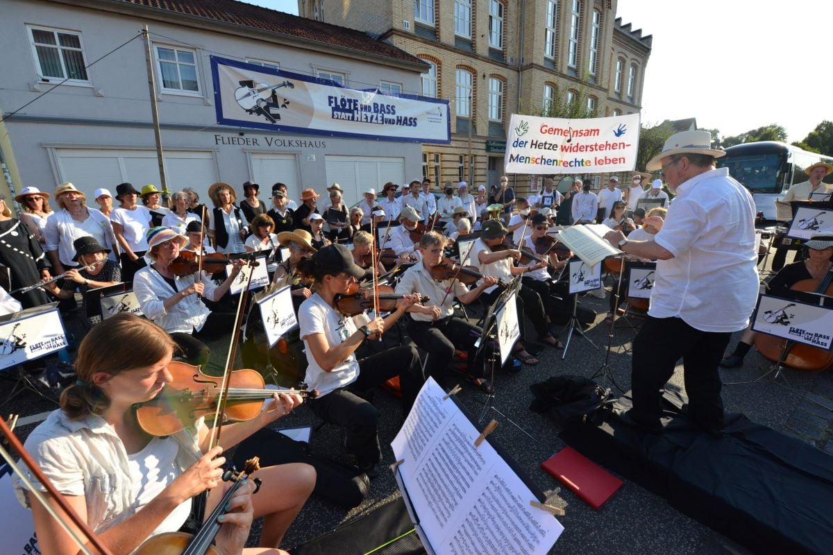 Lebenslaute action against far-right militant site