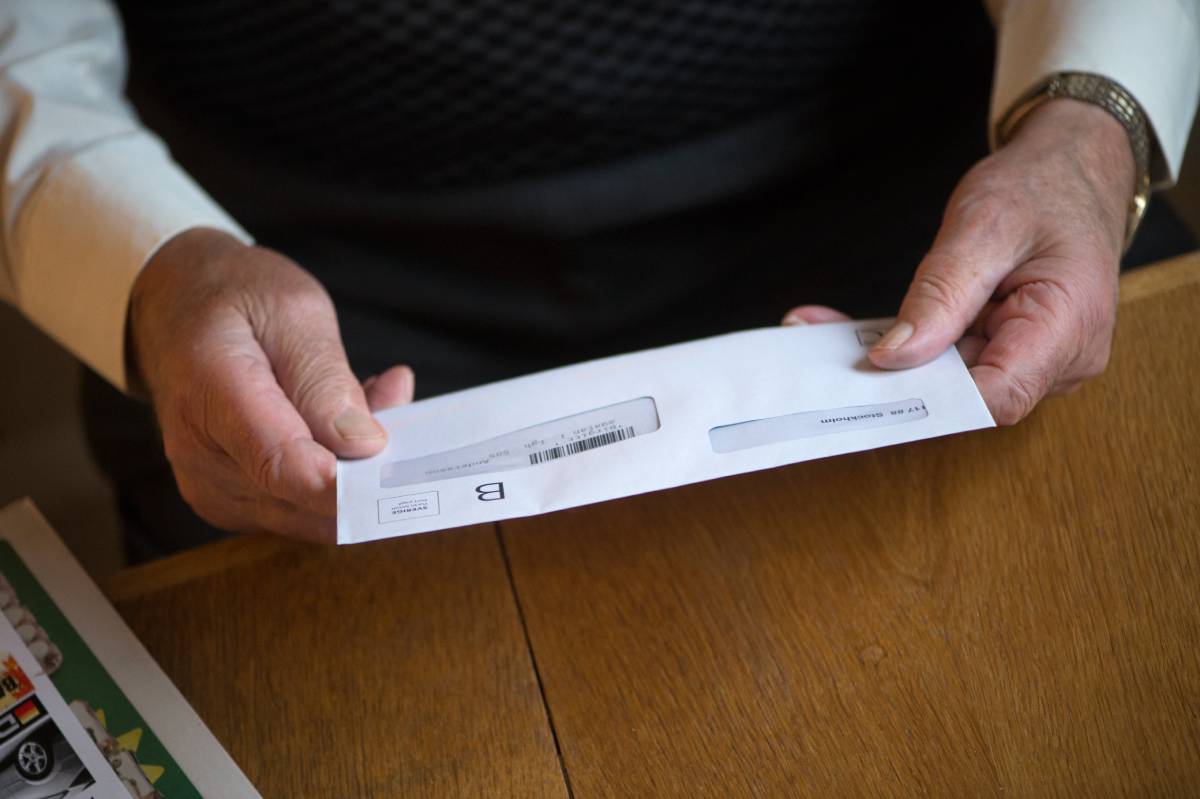 What happens if you get a 'black mark' from a Swedish credit reporting agency?