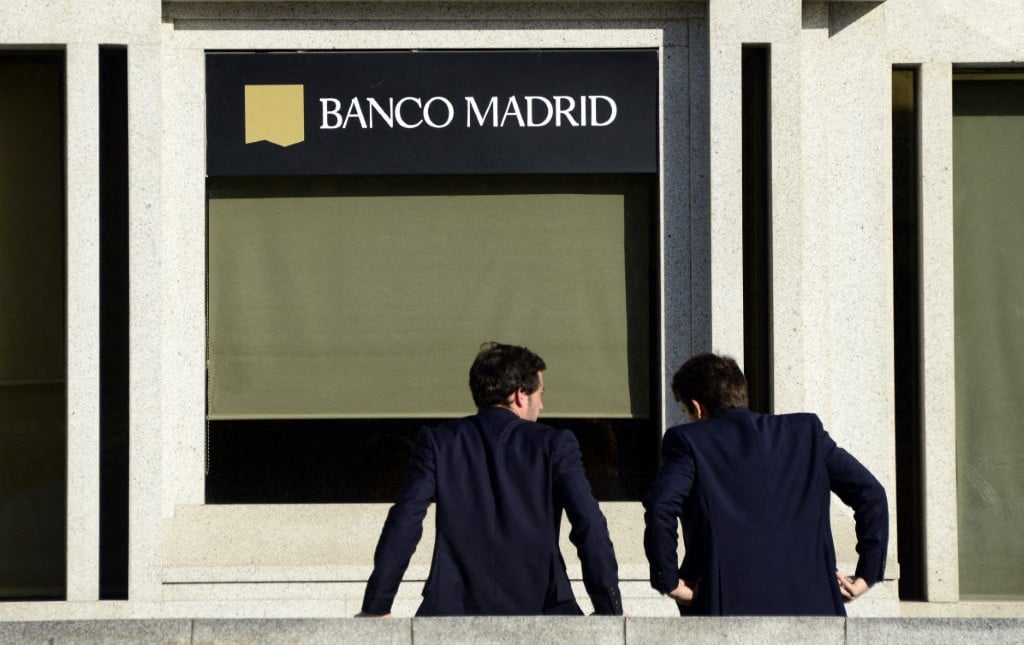 Why do banks in Spain close so early?