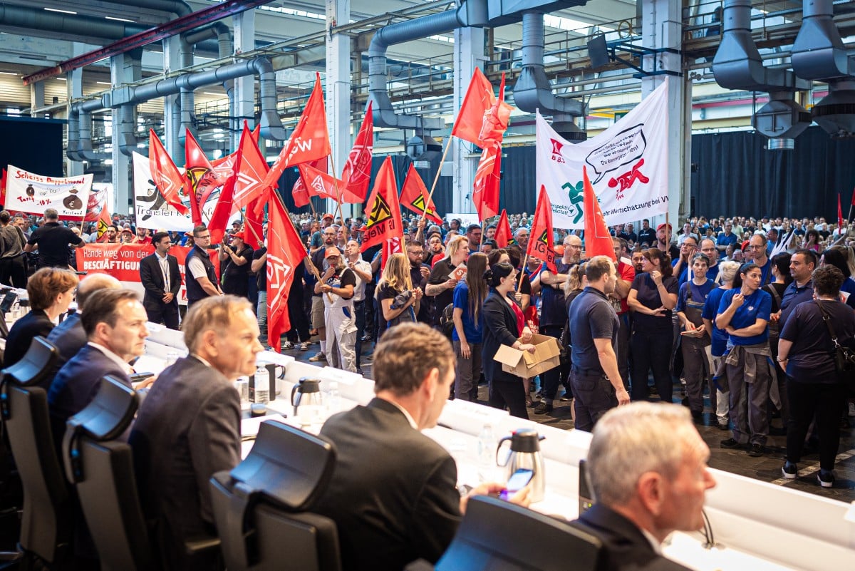 (FILES) Employees of German car maker Volkswagen (VW) protest at the start of a company's general meeting in Wolfsburg, northern Germany, on September 4, 2024.