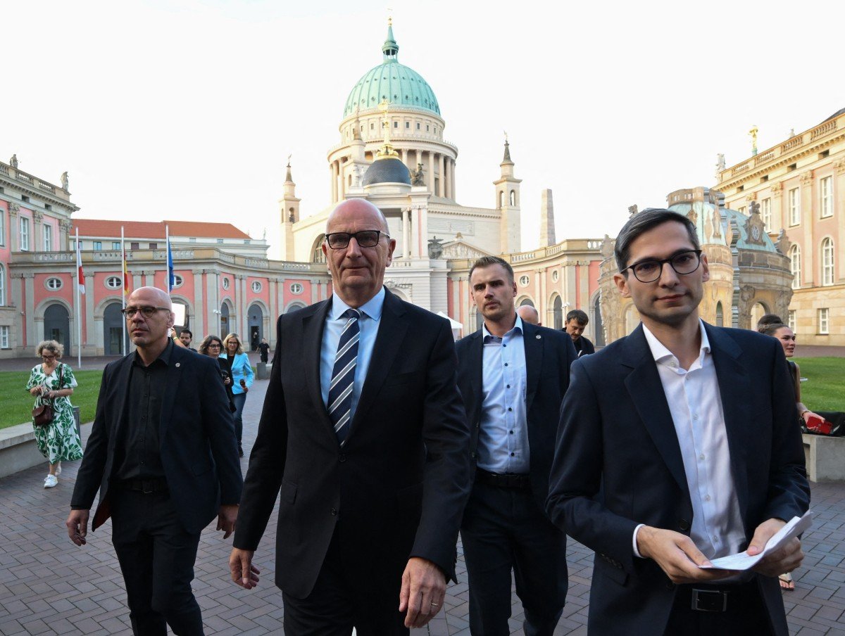 Brandenburg's State Premier and SPD top candidate in the regional elections in Brandenburg, Dietmar Woidke arrives for a television interview after the publication of the exit polls in Potsdam, eastern Germany on September 22, 2024.