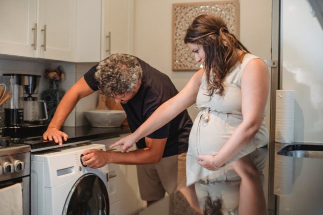 Is it legal to put on the washing machine at night in Spain?