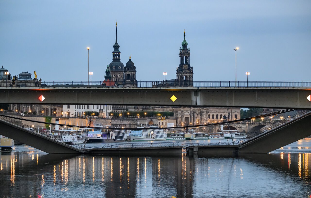 Bridge partially collapses in Dresden