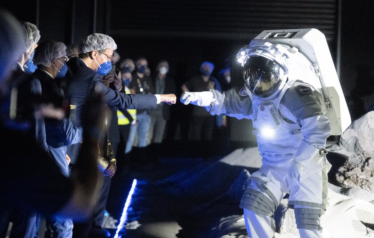 An astronaut fist bumps North Rhine-Westphalia state premier Hendrik Wüst at the opening of the the European Astronaut Centre (EAC) of the ESA in Cologne. 