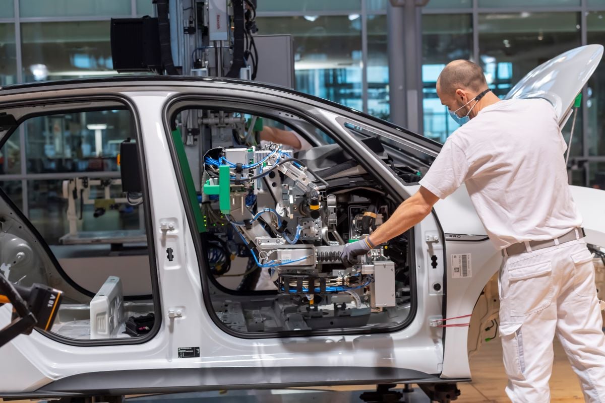 Is Germany really on course to cut 140,000 auto industry jobs in a decade?