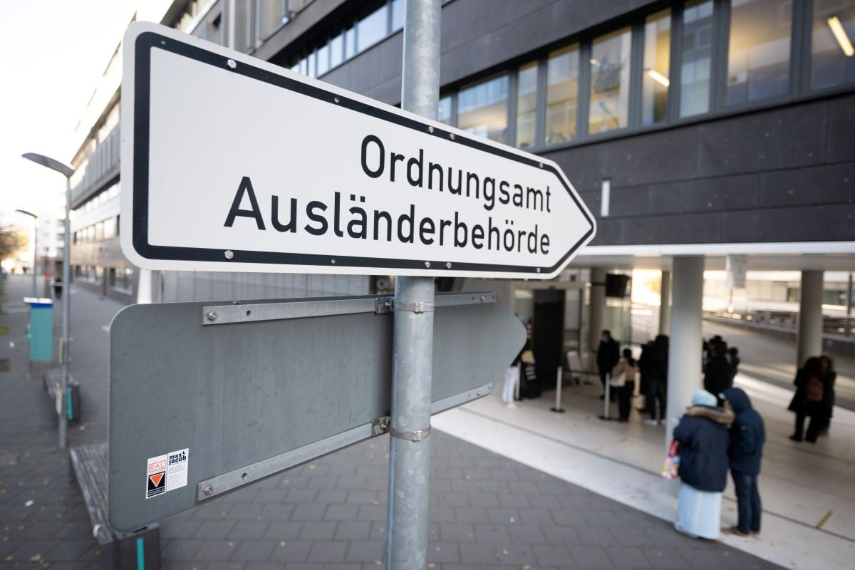 Should foreigners in Germany take legal action to speed up a residence permit?