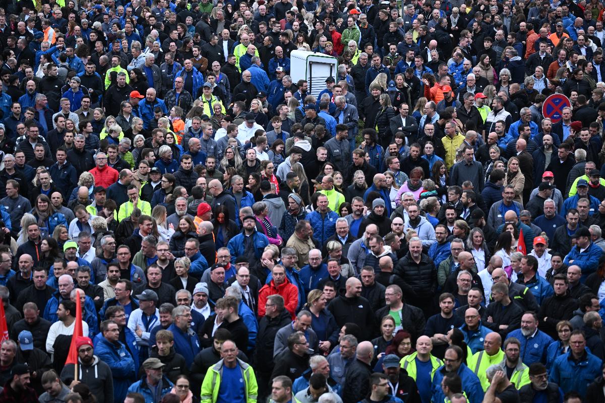 Volkswagen set to close ‘at least three German plants and slash tens of thousands of jobs’