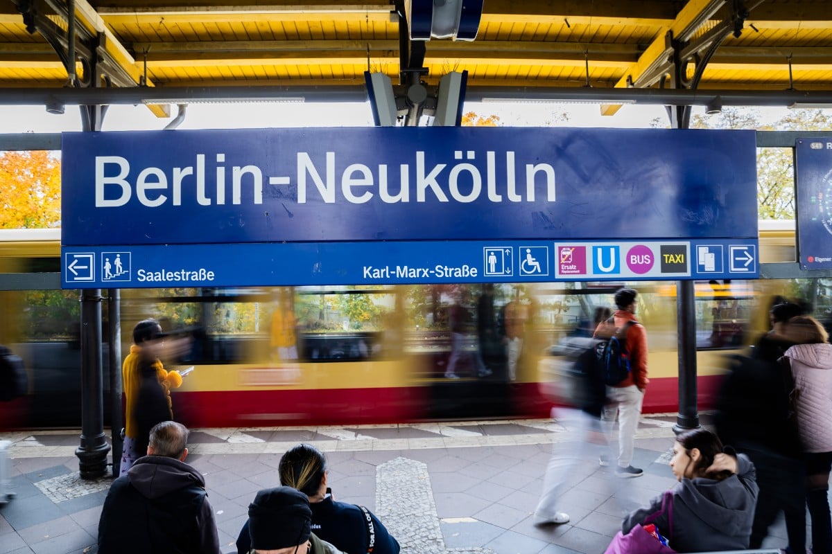 Manhunt after explosives left at Berlin’s Neukölln train station