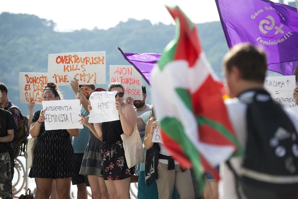 Las protestas antiturísticas en España se trasladan al norte, a San Sebastián