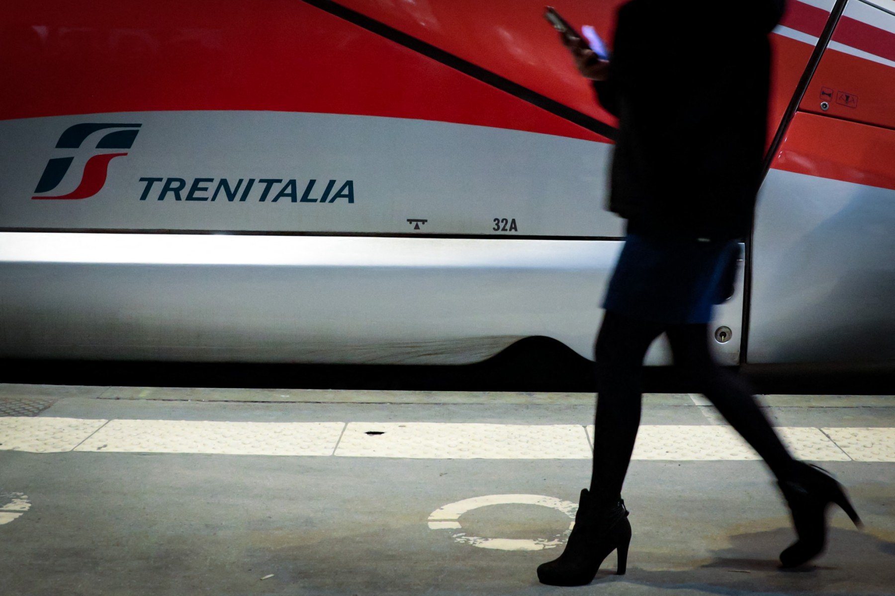 Major problems at Rome train stations leave commuters in Italy stranded