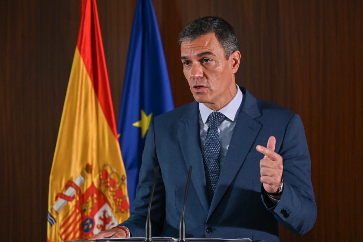 Spain's PM promises to scrap 'unnecessary bureaucracy' for foreigners