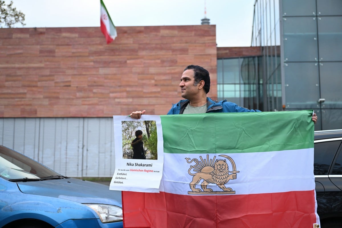 Protest vor der iranischen Botschaft