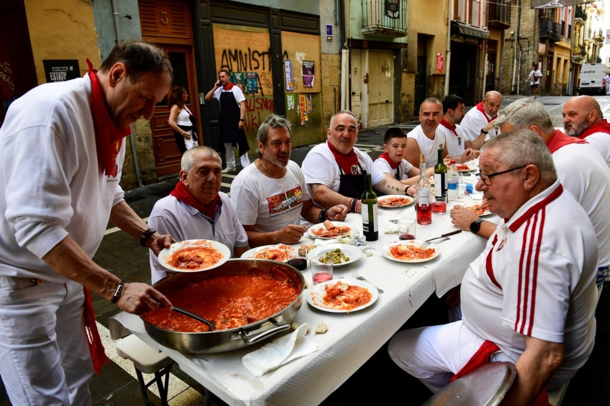 Why do Spaniards eat so late?