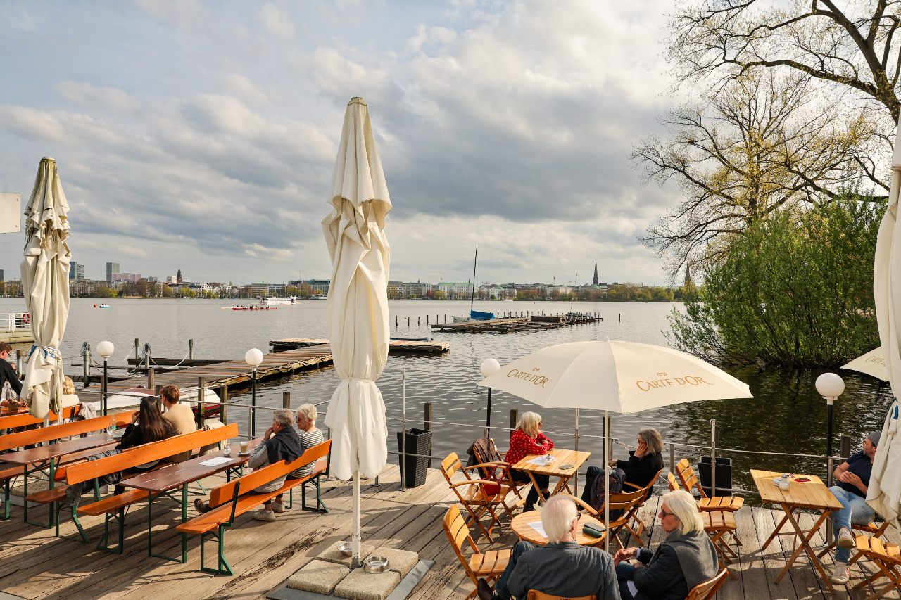 ‘Beautiful city, unfriendly people’: How foreigners feel about living in Hamburg