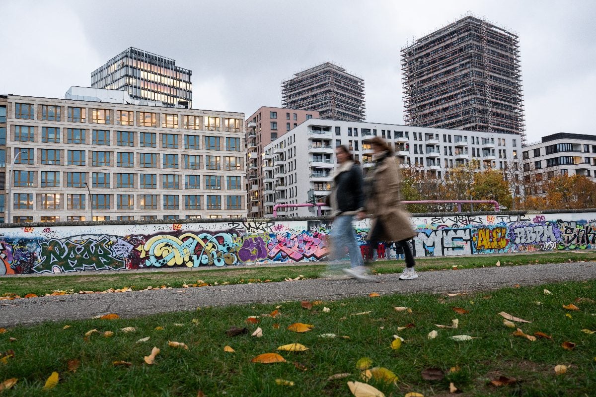 Inside Germany: ‘Traffic light’ breakup, citizenship law worries and the Berlin Wall