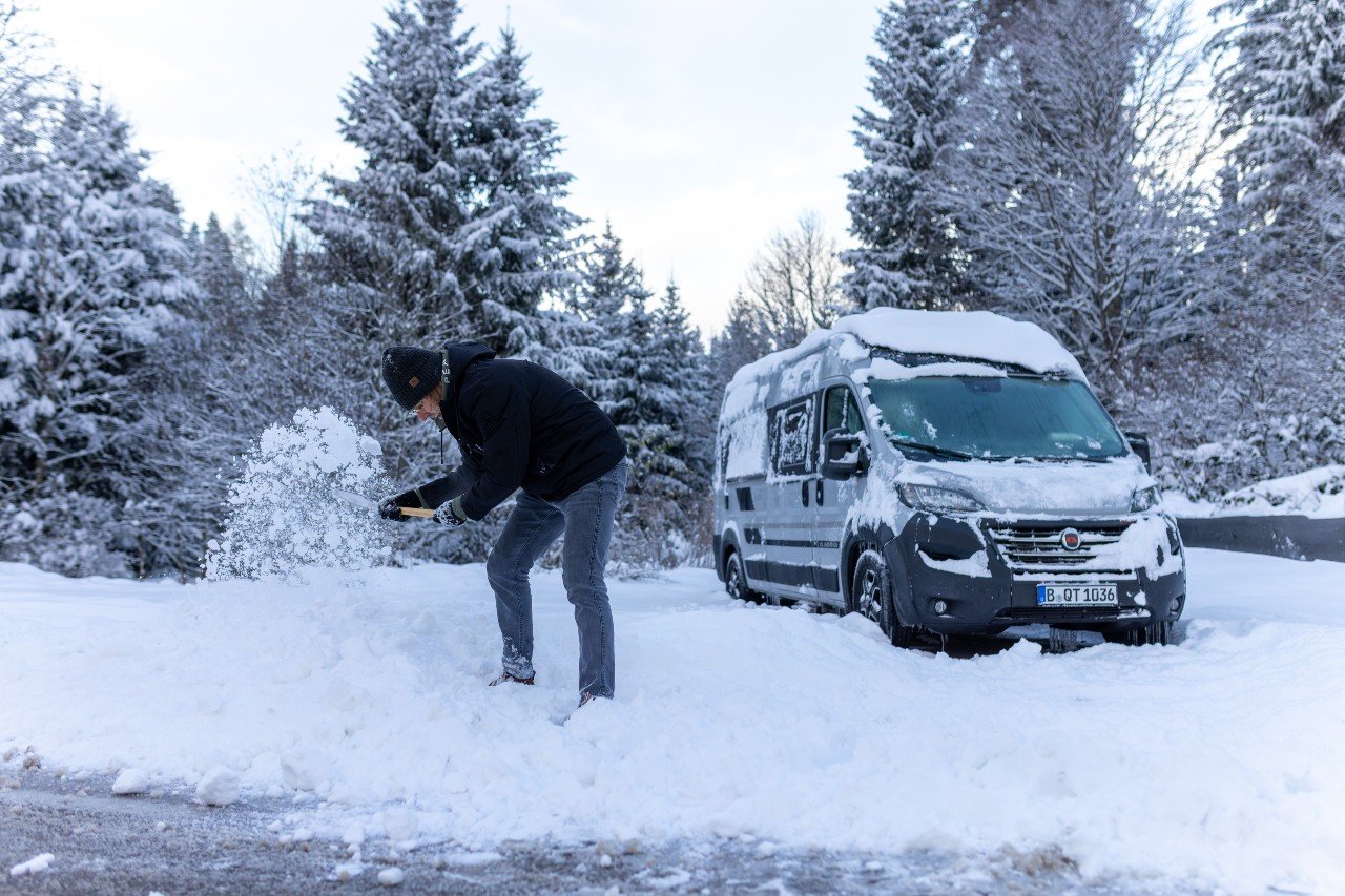 Southern Germany hit by heavy blast of winter snow