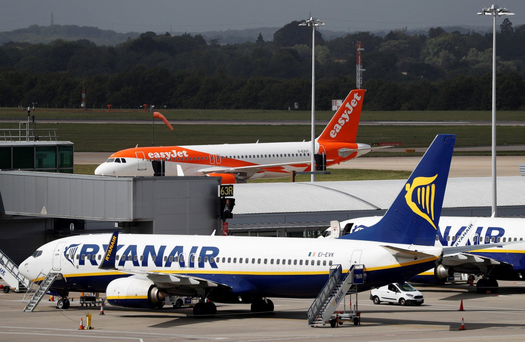 Spain fines Ryanair and more low-costs for 'excessive' hand luggage fees