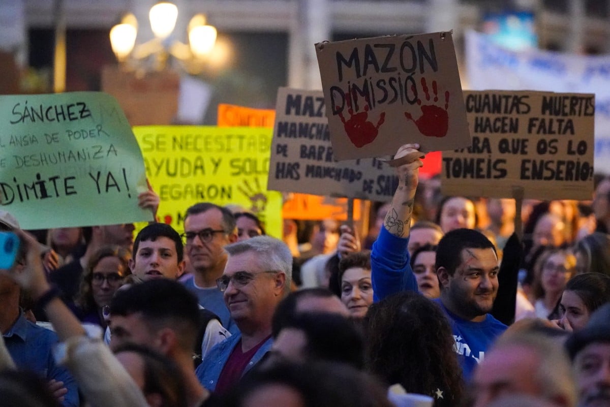 Tens of thousands march in Spain over handling of deadly floods