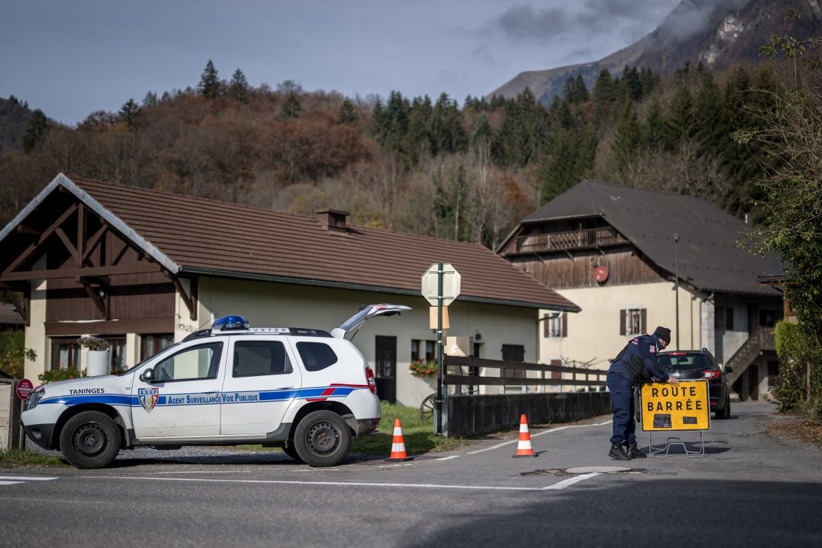 French mother suspected of killing children found dead in Switzerland French mother suspected of killing children found dead in Switzerland